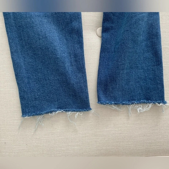 AMERICAN Eagle Short Stretch  Mom Jean Medium Blue with raw Hem Size 0 - Picture 12 of 14